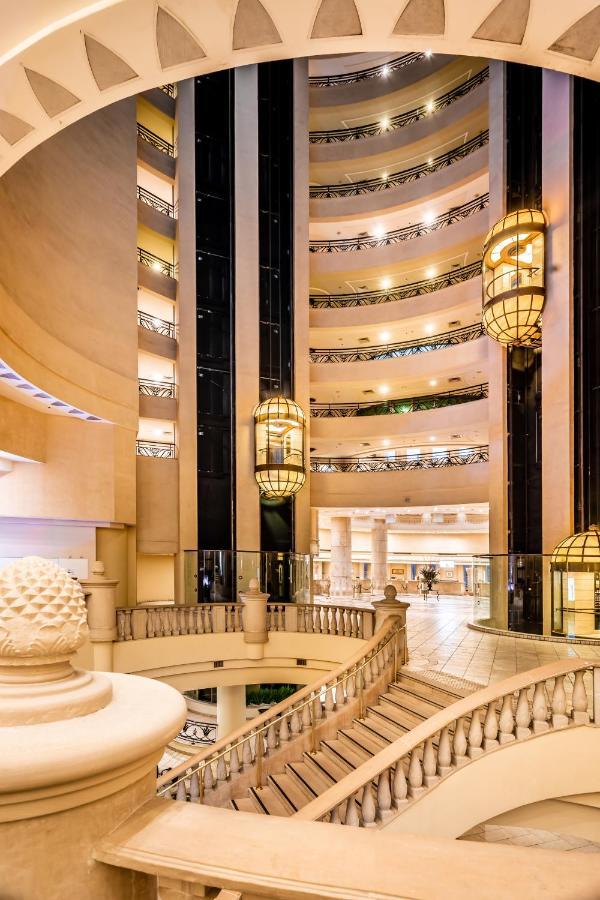 Queen Of Sheba Eilat Exterior foto The lobby of the Grand Hyatt Hotel